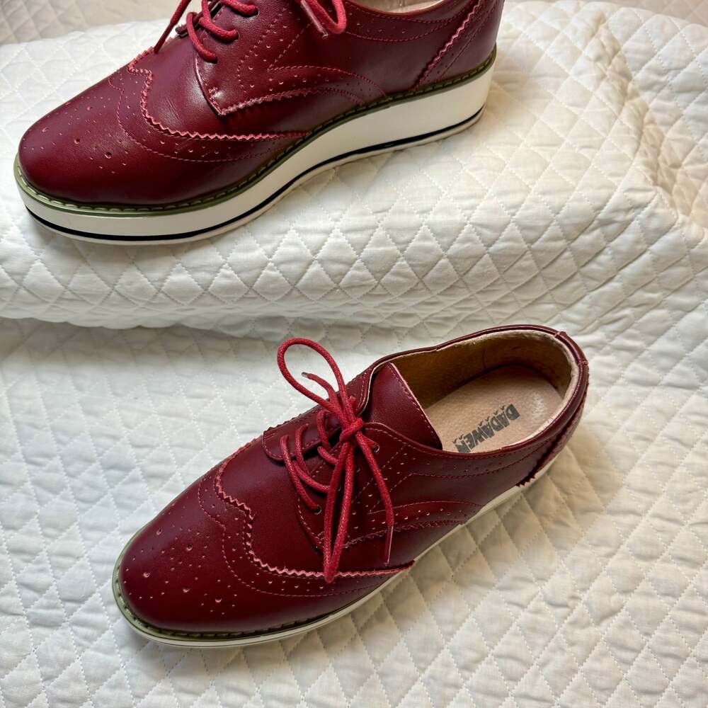 DADAWEN Women's Platform Lace-Up Wingtips Square Toe Oxfords in Burgundy